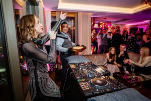 Singing DJ