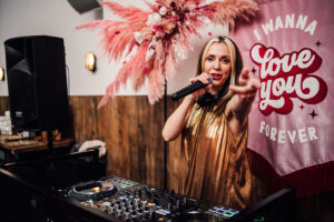 Singing DJ