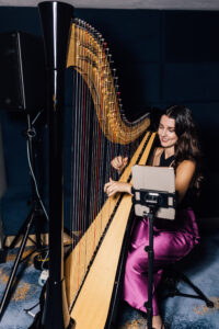Sienna Harpist