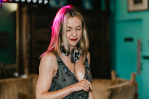Singing DJ