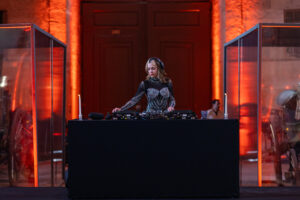 Singing DJ