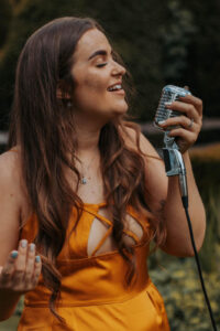 Jenae Sings
