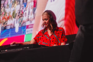 Singing DJ