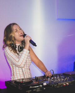 Singing DJ
