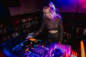 Singing DJ