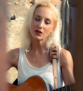 Annalise Sings