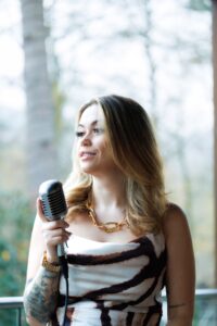 Luna Sings
