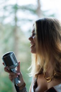 Luna Sings