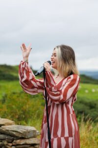 Luna Sings