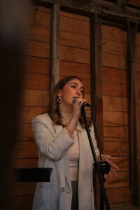 Mollie Sings