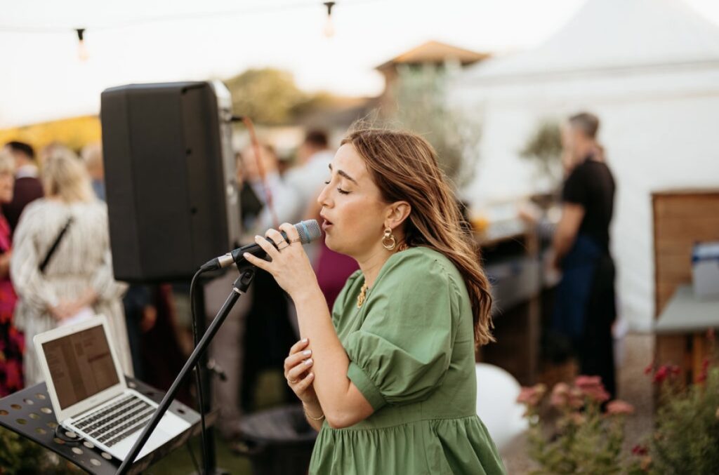 Mollie Sings