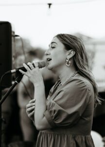 Mollie Sings