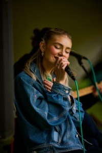 Anthem Avenue Sings